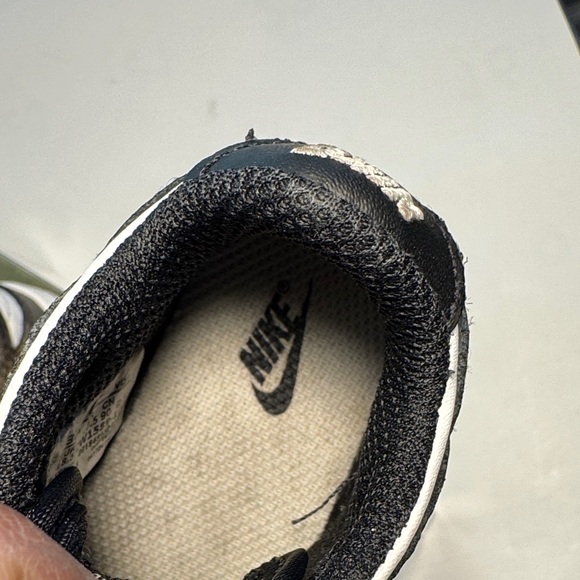 Nike Kids Black and White Sneakers 3C - Picture 8 of 11